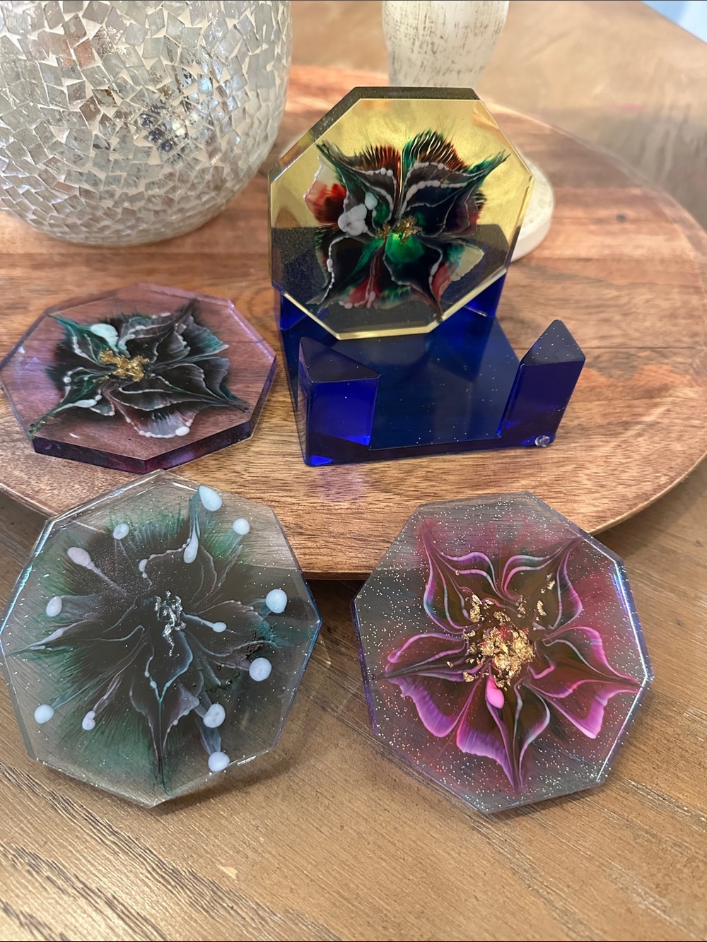 Multicolored floral resin coasters in royal blue holder - Picture 3 of 8